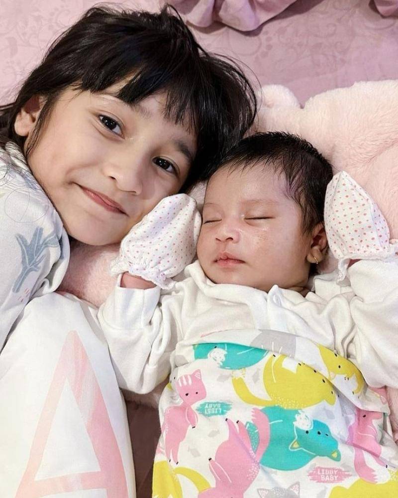 Instagram.com/ichaannisafaradila